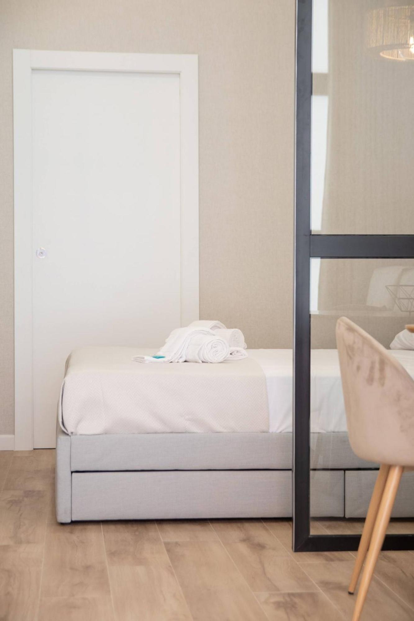 Appartamento Maritim 2 By Concept Flats Valenza Esterno foto